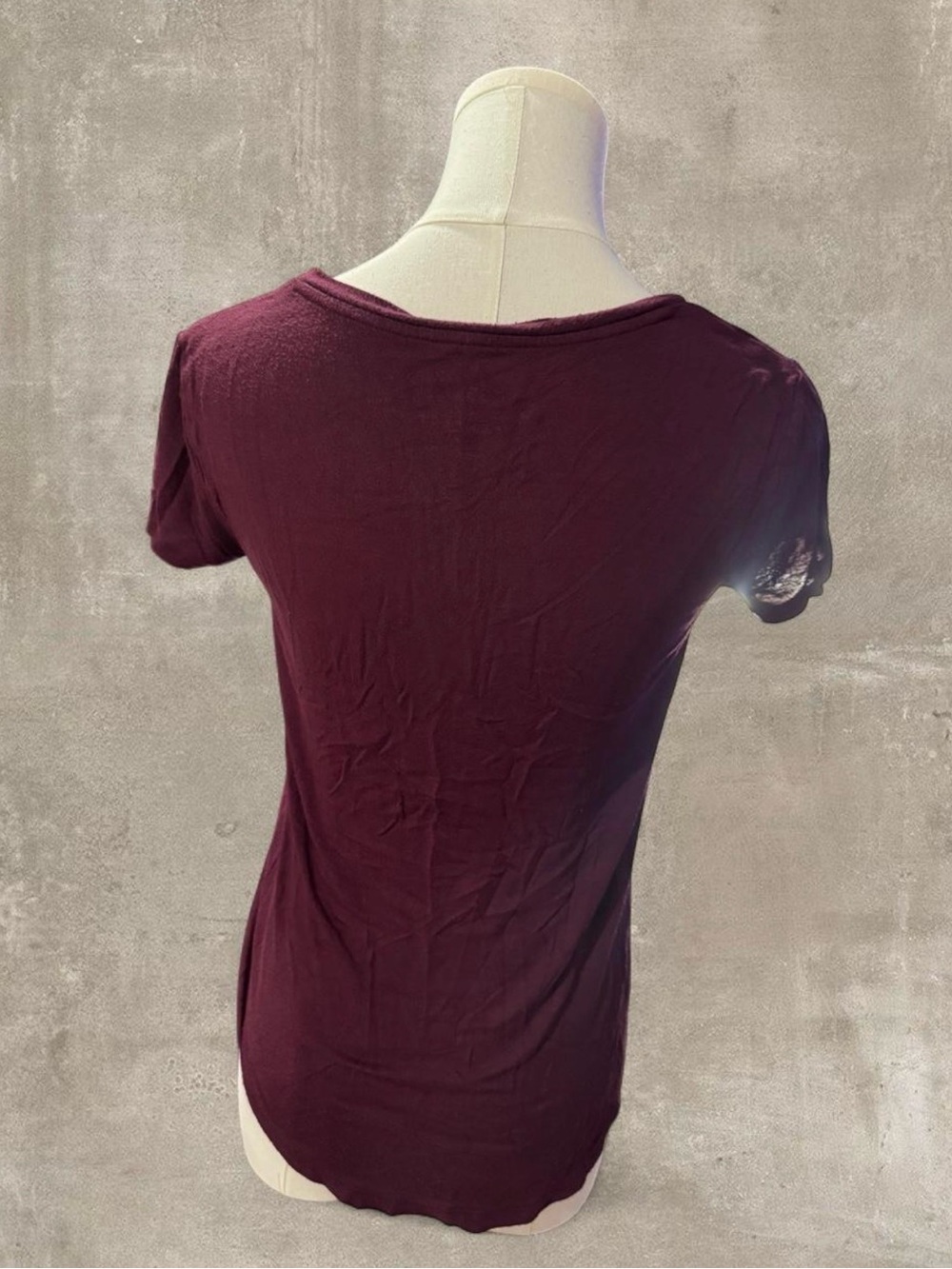 Aeropostale burgundy v-neck top in XS - Picture 4 of 5